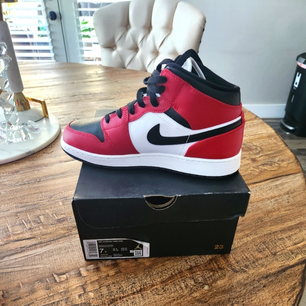 Air Jordan 1 Mid (GS) Gym Red and Black